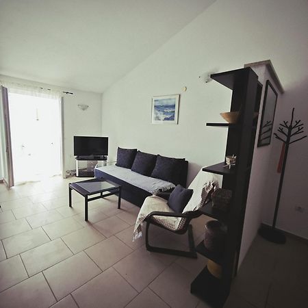 Apartment By The Beach Примоштен Екстер'єр фото
