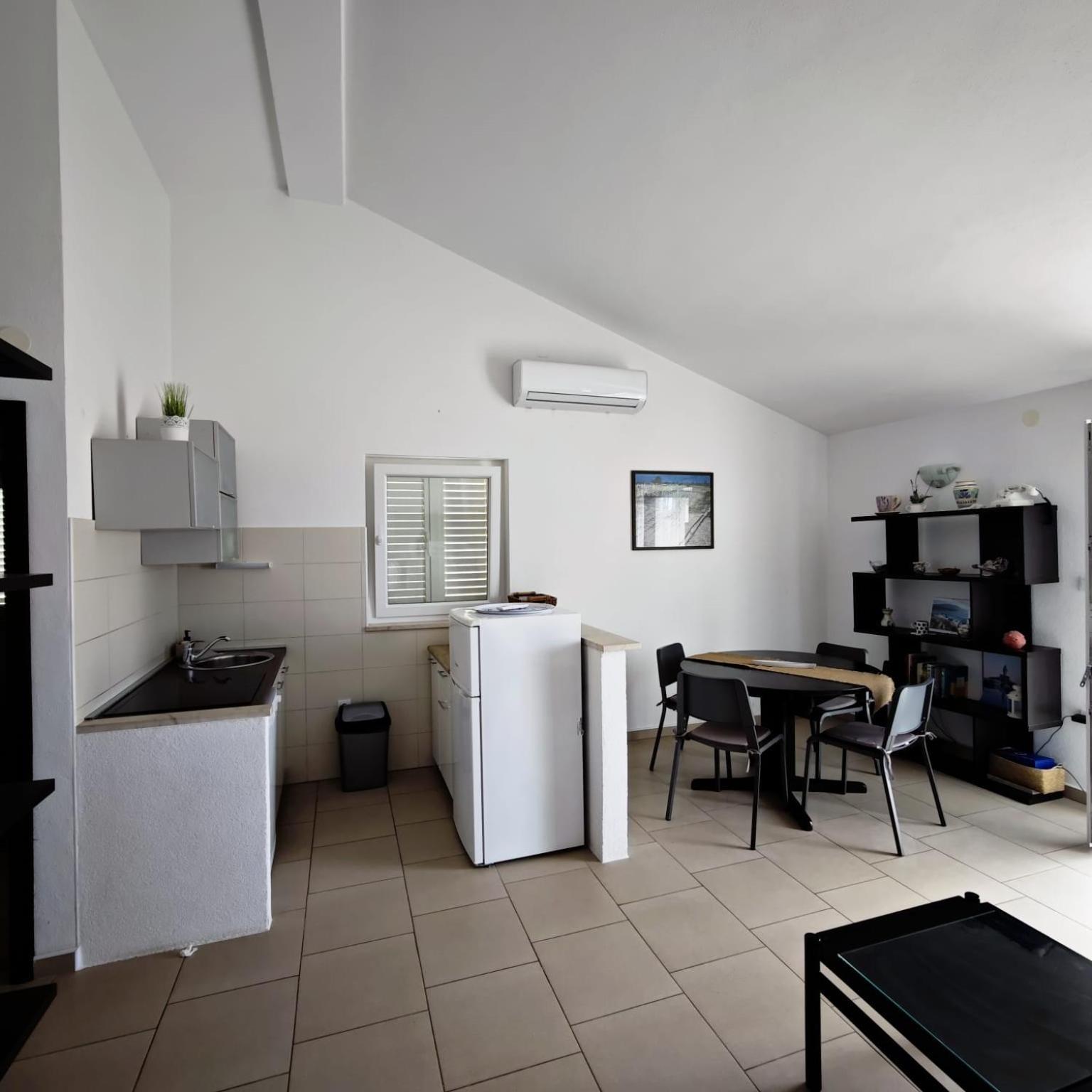Apartment By The Beach Примоштен Екстер'єр фото